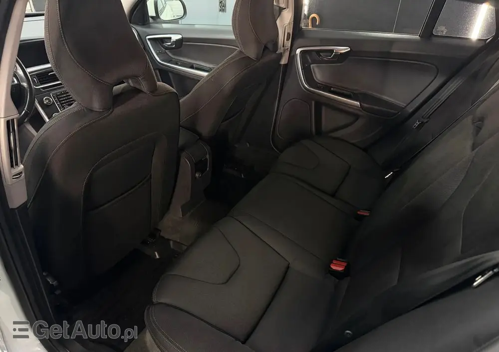 VOLVO V60 T3 Drive-E Momentum