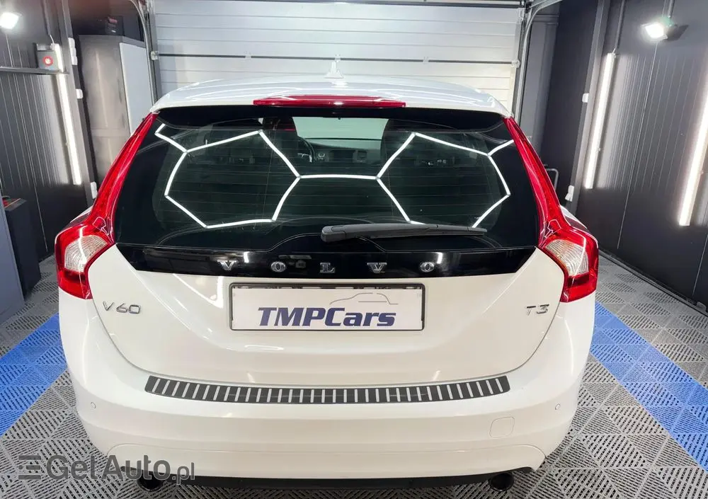 VOLVO V60 T3 Drive-E Momentum