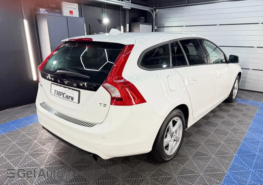 VOLVO V60 T3 Drive-E Momentum