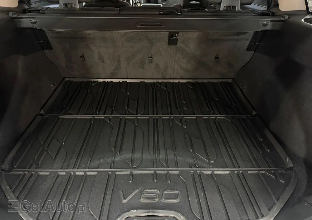 VOLVO V60 T3 Drive-E Momentum