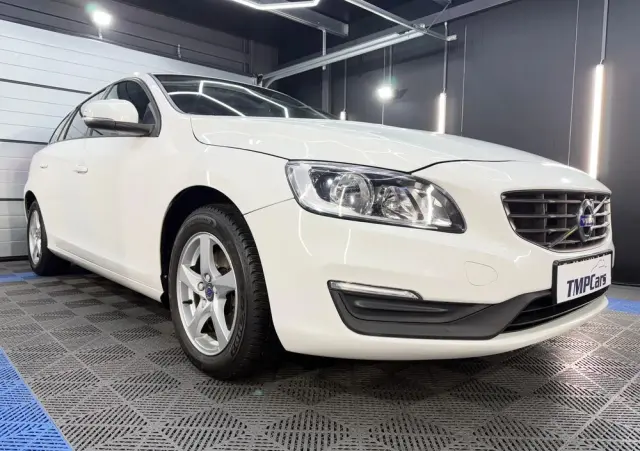 VOLVO V60 T3 Drive-E Momentum