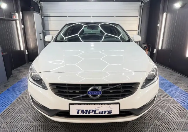 VOLVO V60 T3 Drive-E Momentum