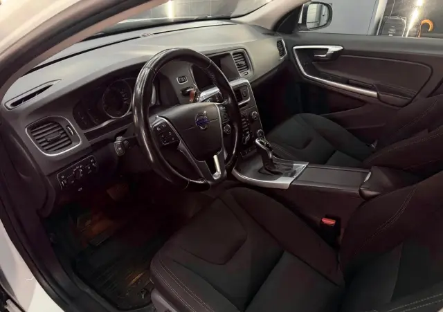 VOLVO V60 T3 Drive-E Momentum
