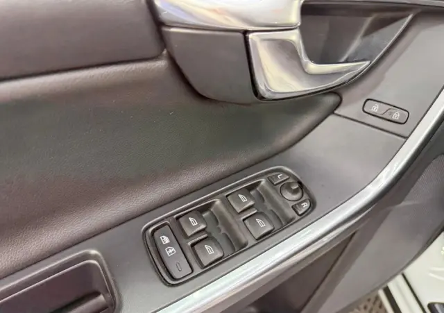 VOLVO V60 T3 Drive-E Momentum