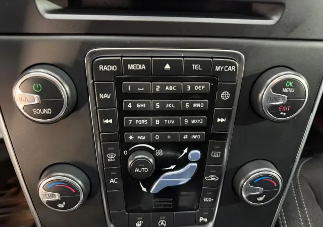 VOLVO V60 T3 Drive-E Momentum