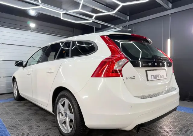 VOLVO V60 T3 Drive-E Momentum