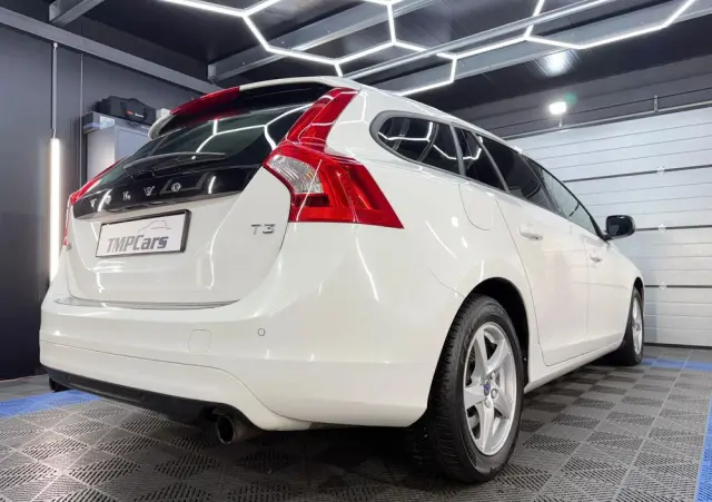 VOLVO V60 T3 Drive-E Momentum