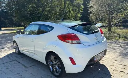 HYUNDAI Veloster 
