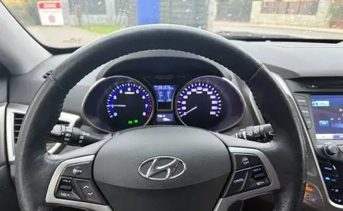 HYUNDAI Veloster 