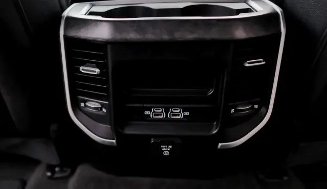 RAM 1500 Crew Cab Shortbed Bighorn