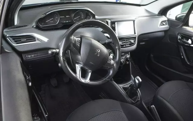 PEUGEOT 208 1.2 PureTech Style