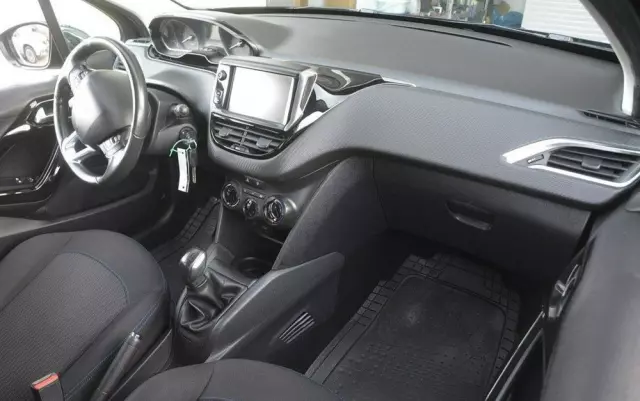 PEUGEOT 208 1.2 PureTech Style