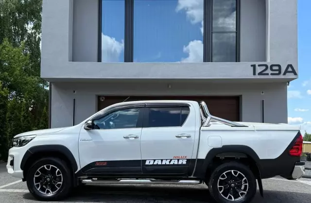 TOYOTA Hilux 