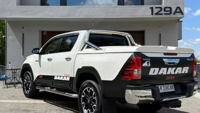 TOYOTA Hilux 