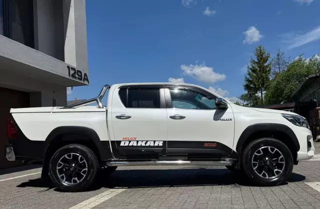 TOYOTA Hilux 