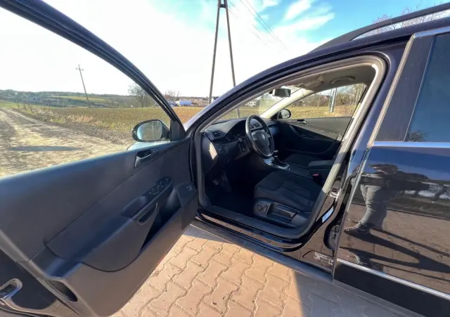 VOLKSWAGEN Passat Variant 2.0 TDI DPF Sportline