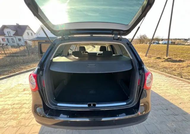 VOLKSWAGEN Passat Variant 2.0 TDI DPF Sportline