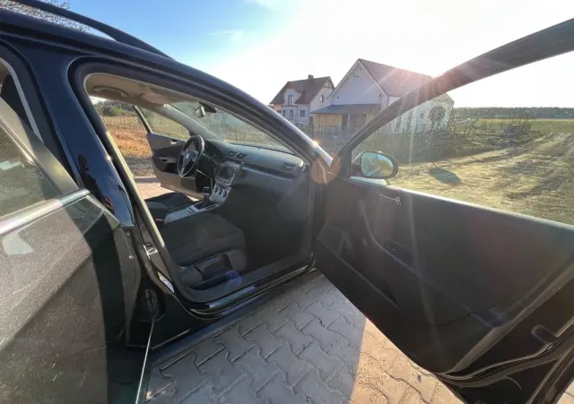 VOLKSWAGEN Passat Variant 2.0 TDI DPF Sportline