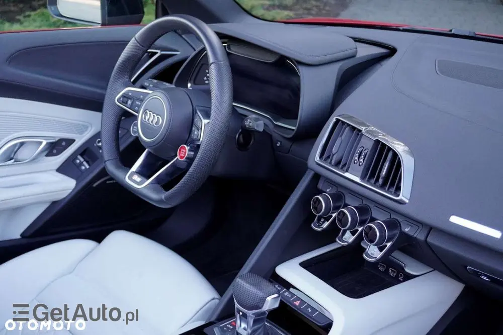 AUDI R8 Spyder V10 RWD Performance