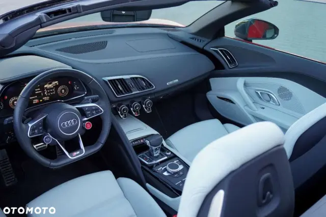 AUDI R8 Spyder V10 RWD Performance
