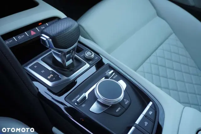 AUDI R8 Spyder V10 RWD Performance