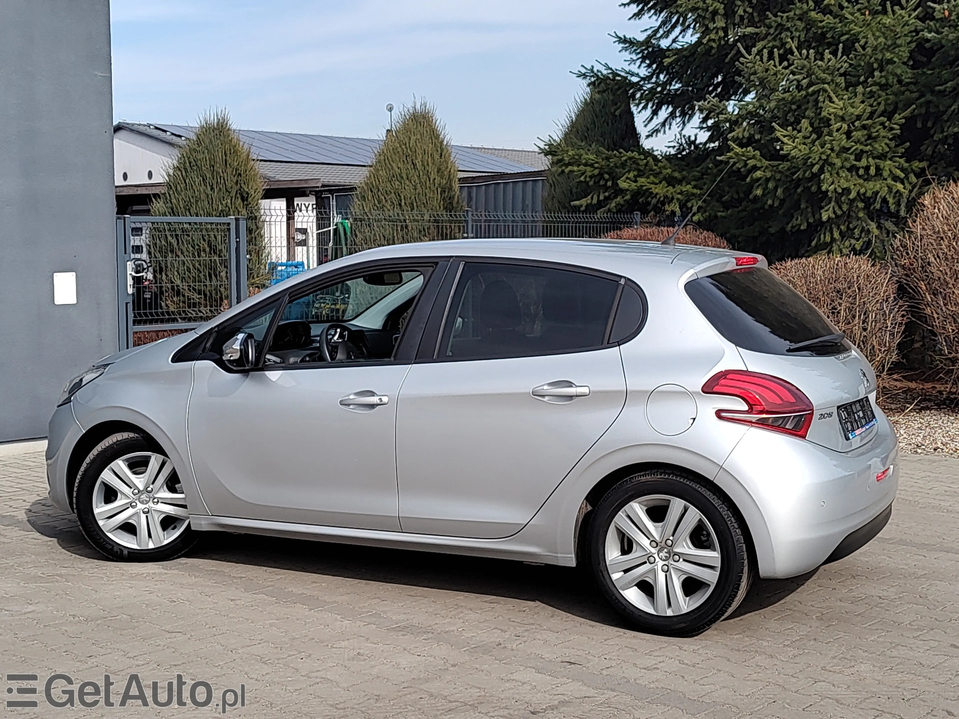 PEUGEOT 208 Allure