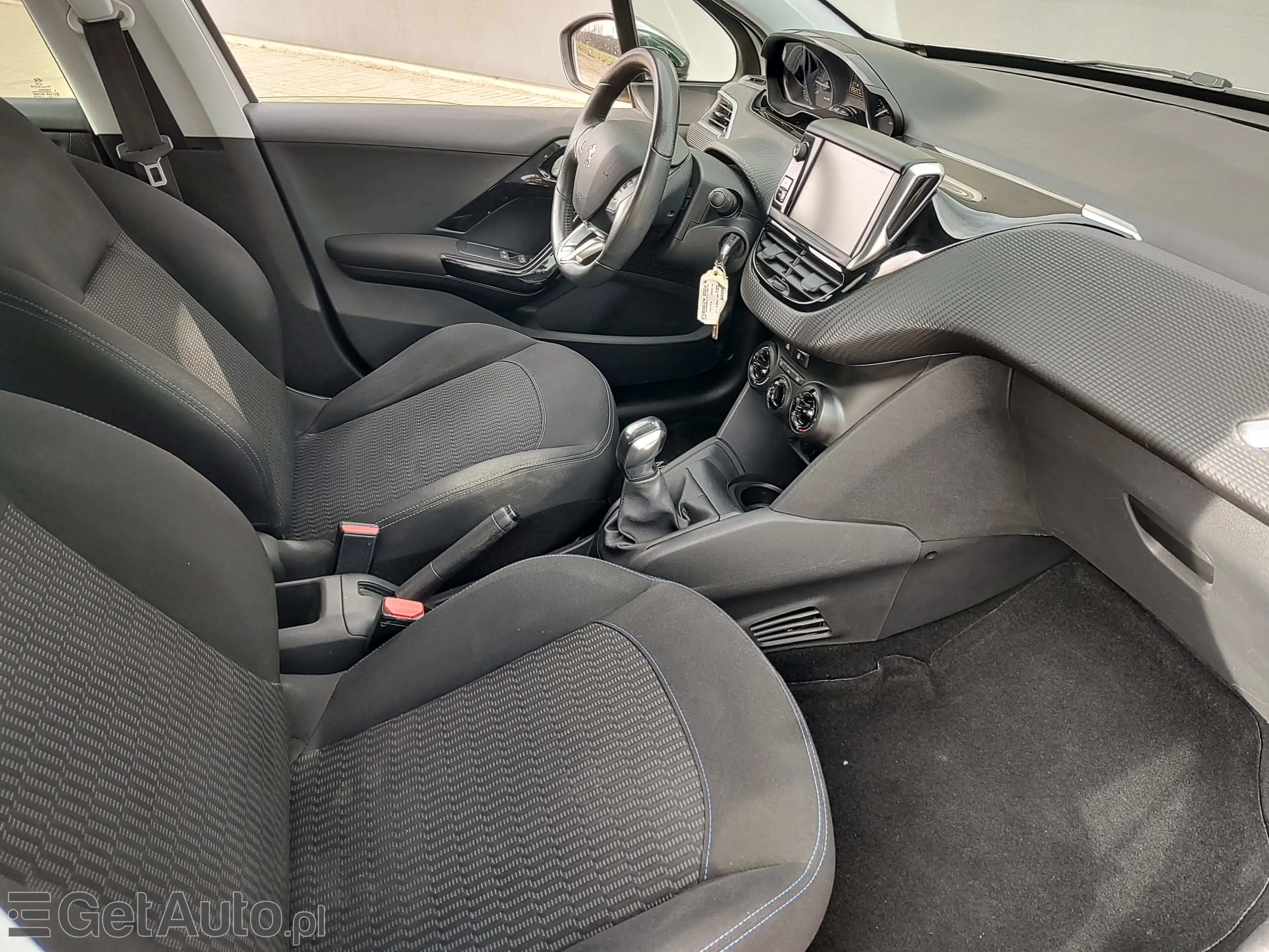PEUGEOT 208 Allure