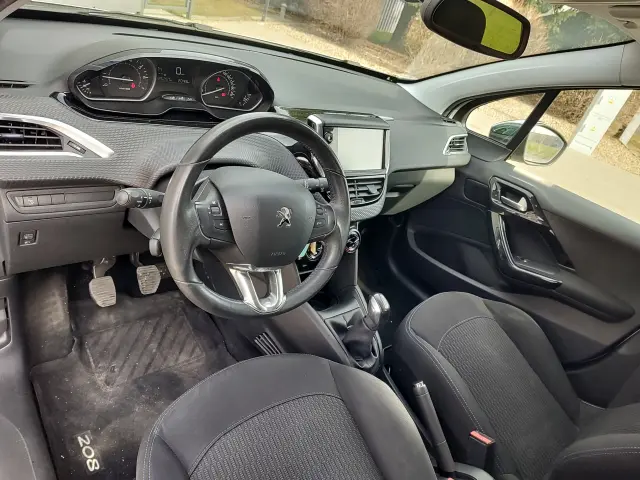 PEUGEOT 208 Allure