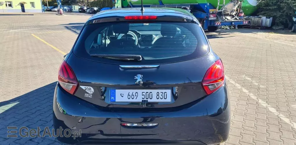 PEUGEOT 208 