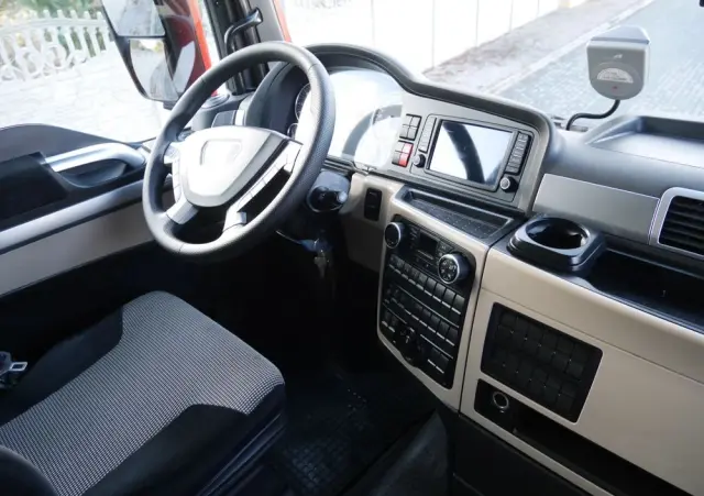 MAN TGX 18.460 XLX Efficient Line Low Deck Mega 