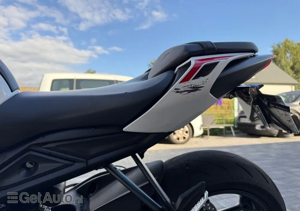 TRIUMPH Street Triple 