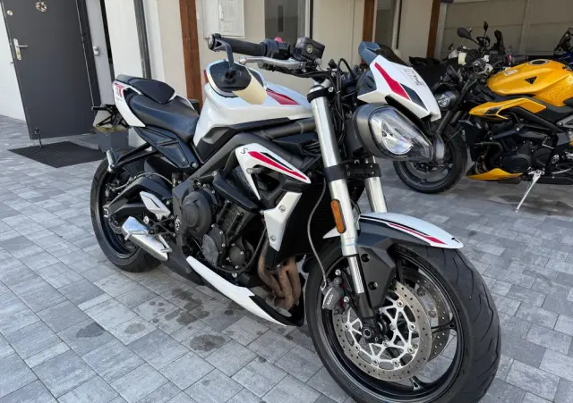 TRIUMPH Street Triple 