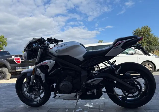 TRIUMPH Street Triple 