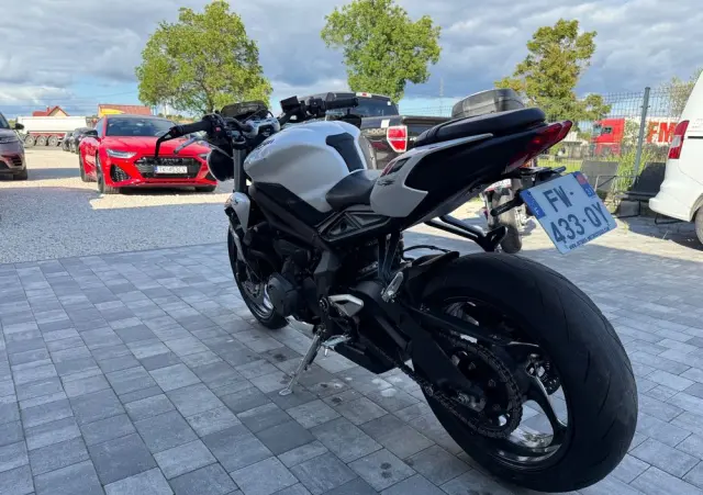 TRIUMPH Street Triple 