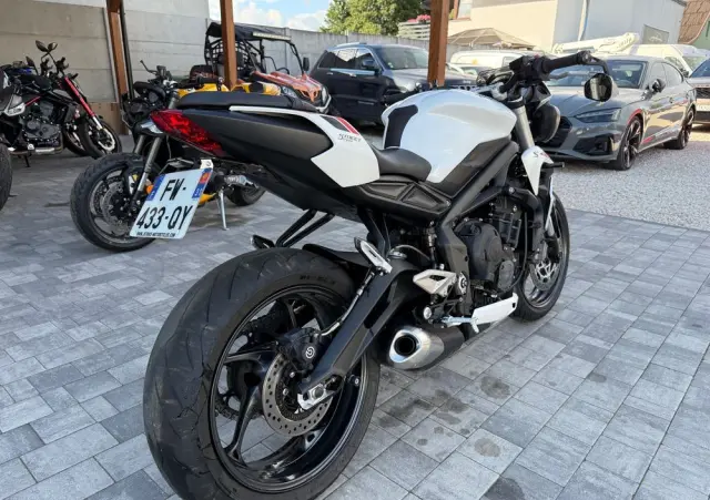 TRIUMPH Street Triple 