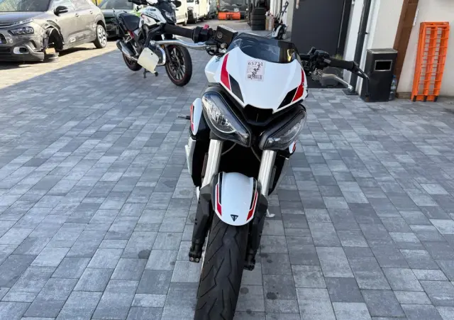 TRIUMPH Street Triple 