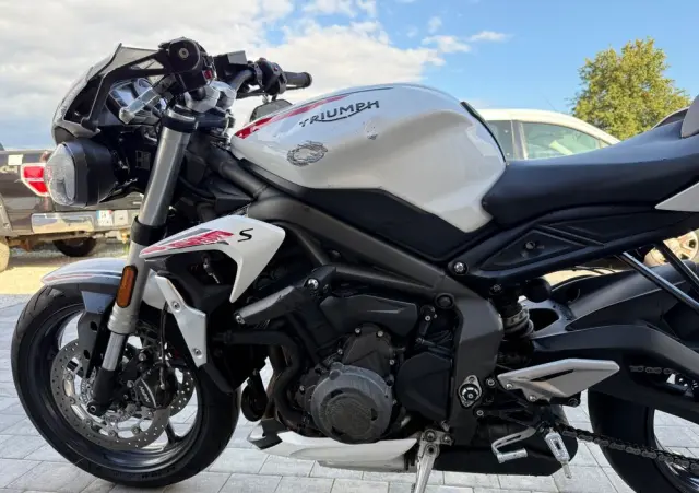 TRIUMPH Street Triple 