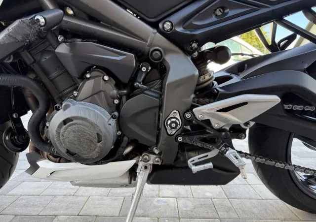 TRIUMPH Street Triple 