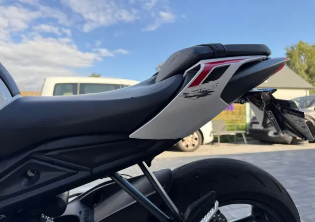 TRIUMPH Street Triple 