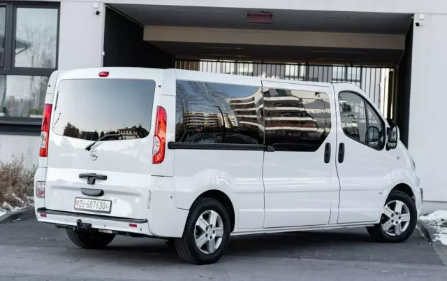 OPEL Vivaro 