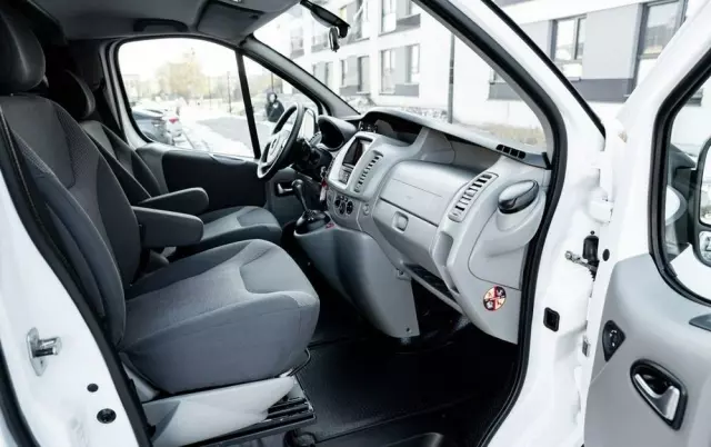 OPEL Vivaro 