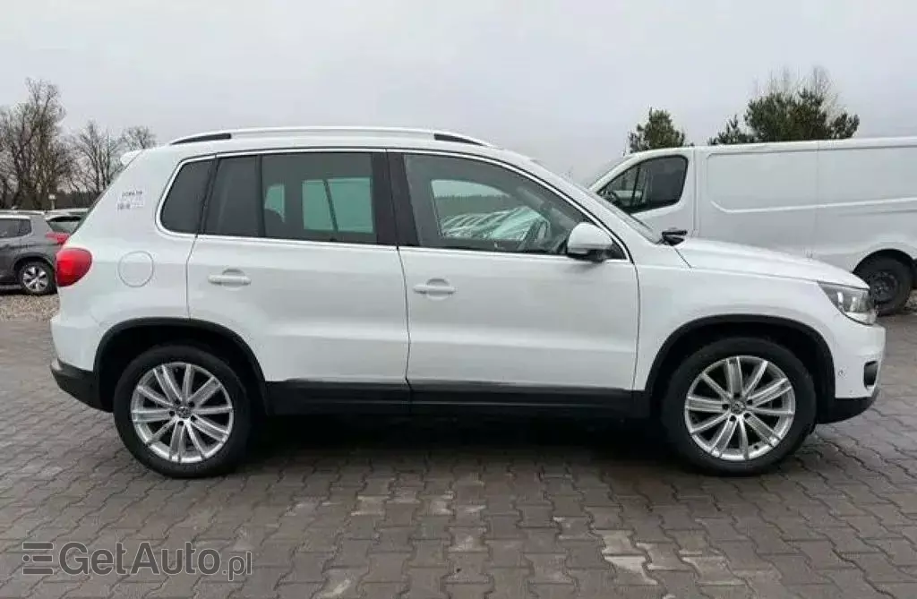 VOLKSWAGEN Tiguan 