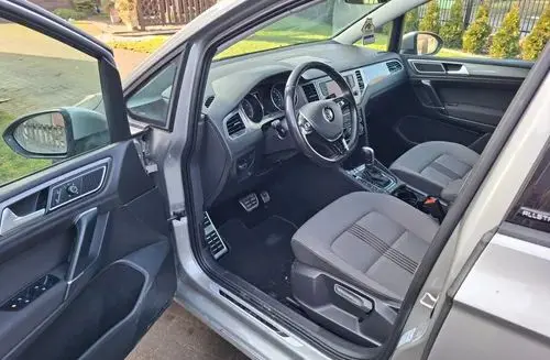 VOLKSWAGEN Golf Sportsvan 