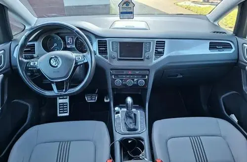 VOLKSWAGEN Golf Sportsvan 