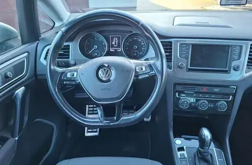 VOLKSWAGEN Golf Sportsvan 
