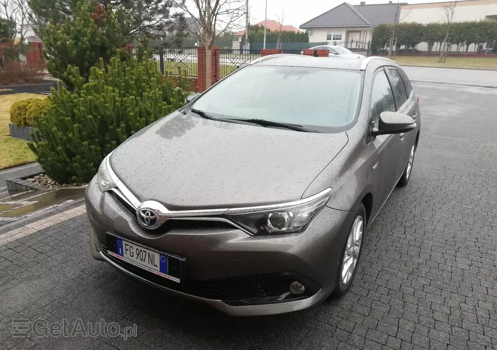 TOYOTA Auris 