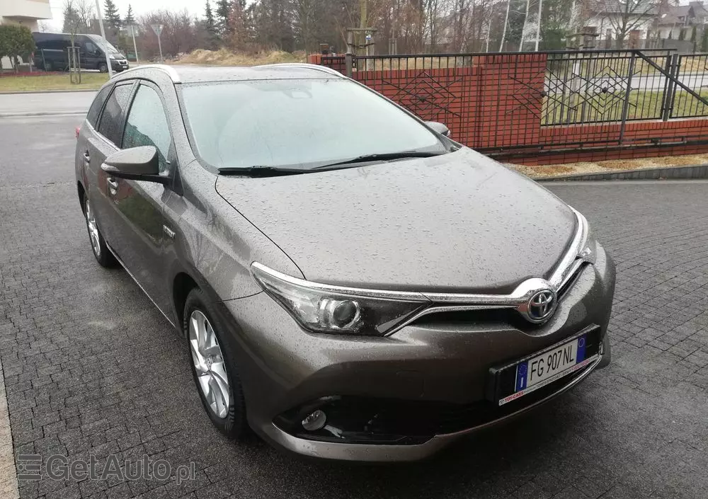 TOYOTA Auris 