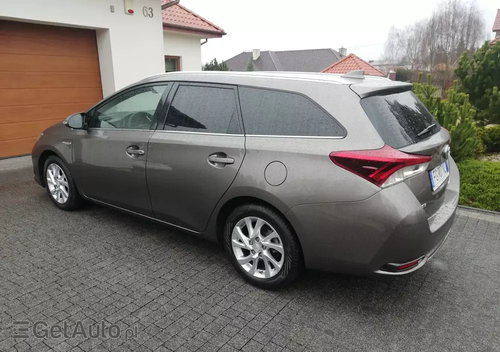 TOYOTA Auris 