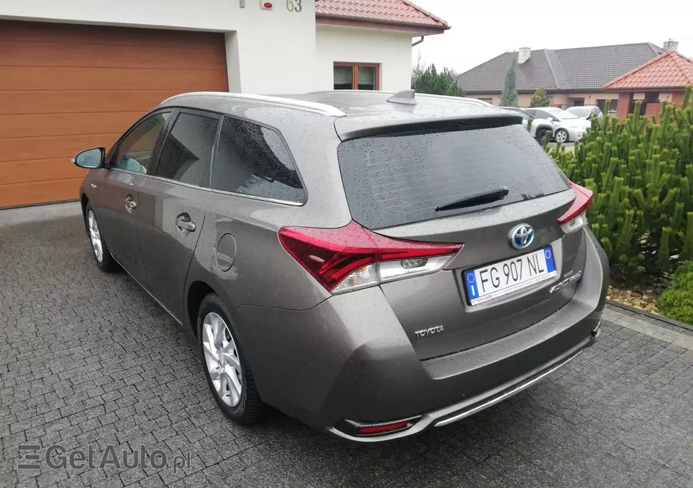 TOYOTA Auris 