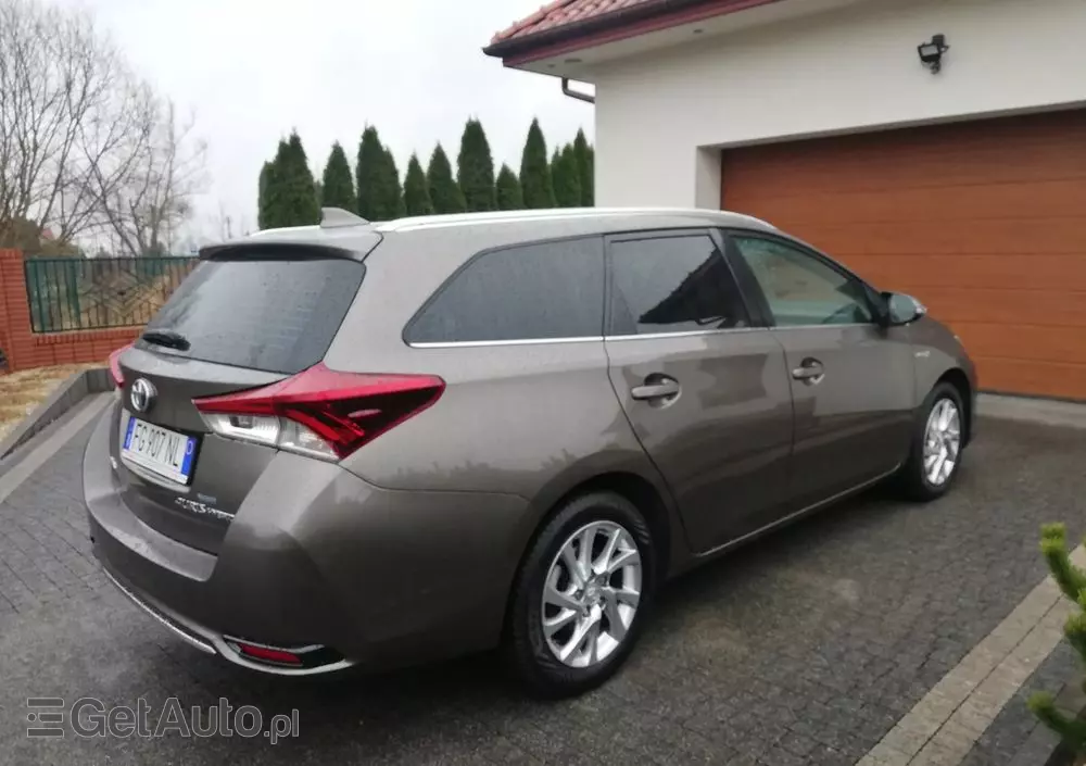 TOYOTA Auris 